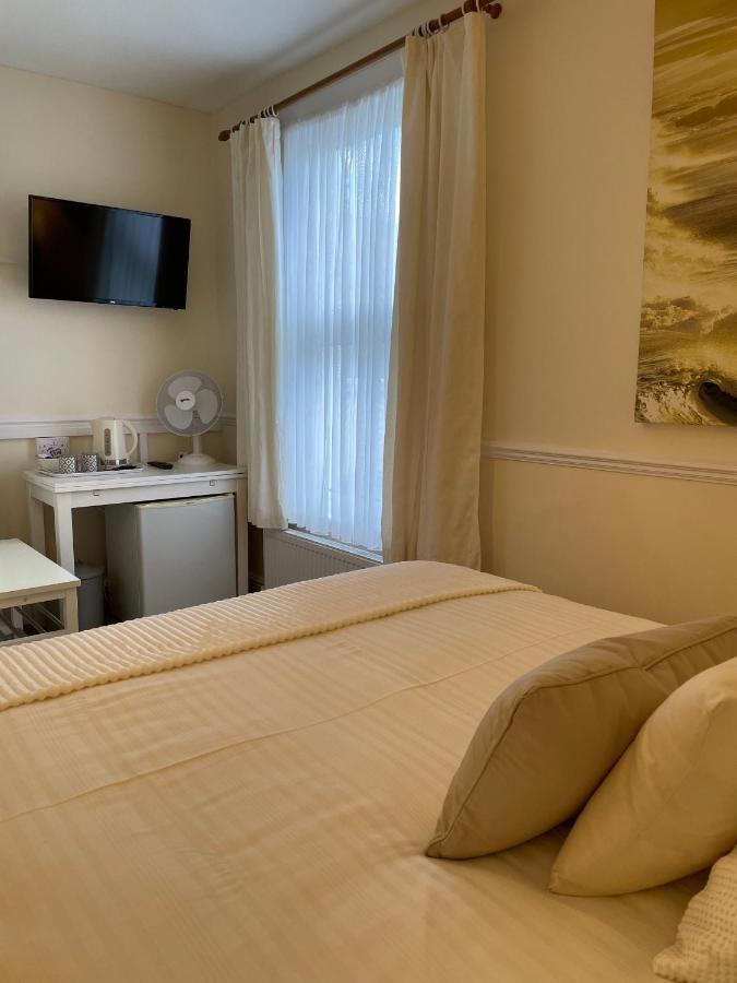 Caris Guest House เซาเทนด์ ออน ซี ภายนอก รูปภาพ